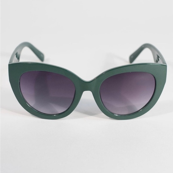 Perverse Dahlia Cat-Eye Sunglasses in Green Swamp - Picture 3 of 3